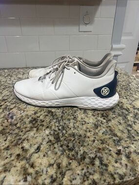 G/FORE White Sneakers with Navy Heel Badge
